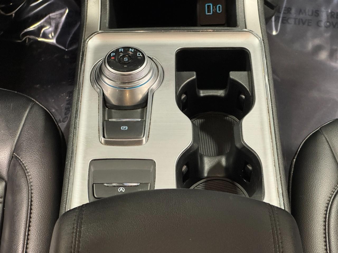 Ford Edge Vehicle Full-screen Gallery Image 15