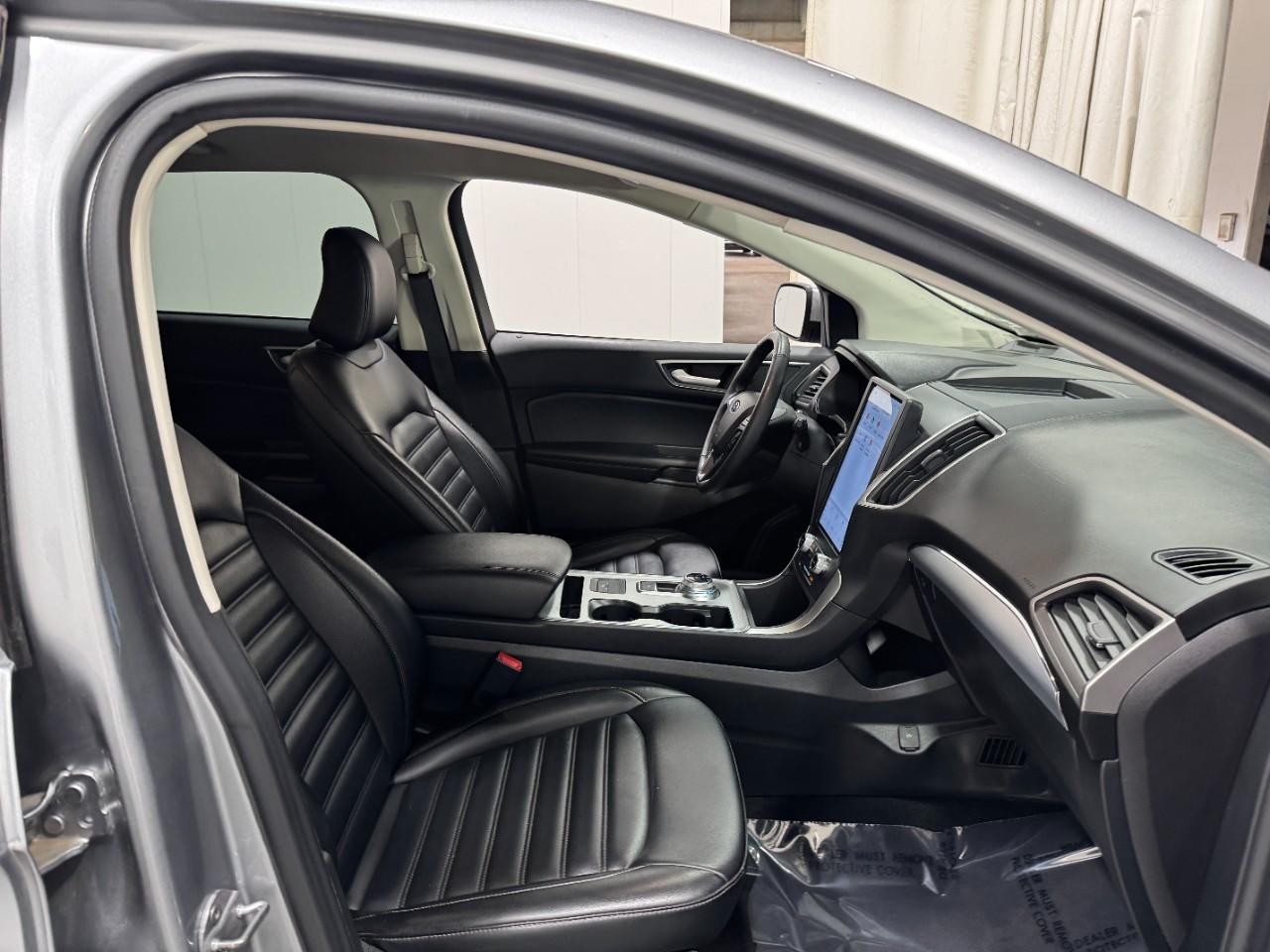 Ford Edge Vehicle Full-screen Gallery Image 17