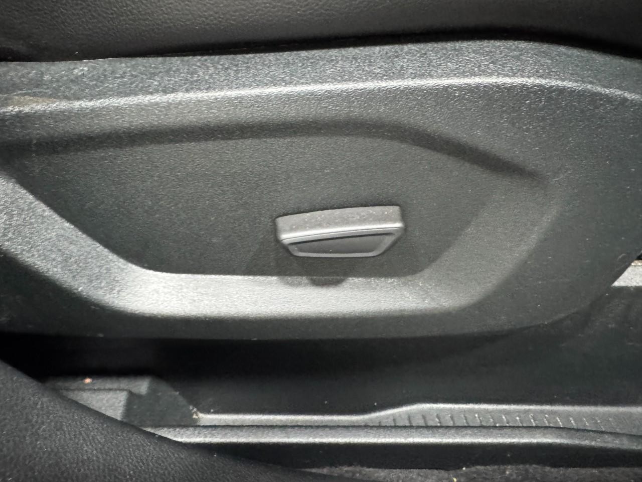 Ford Edge Vehicle Full-screen Gallery Image 19