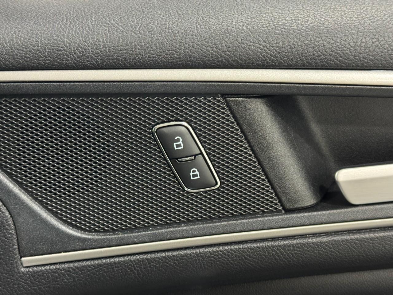 Ford Edge Vehicle Full-screen Gallery Image 20