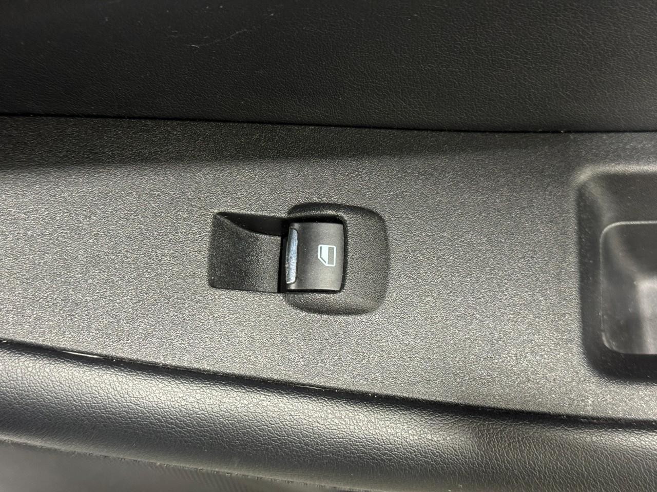 Ford Edge Vehicle Full-screen Gallery Image 21