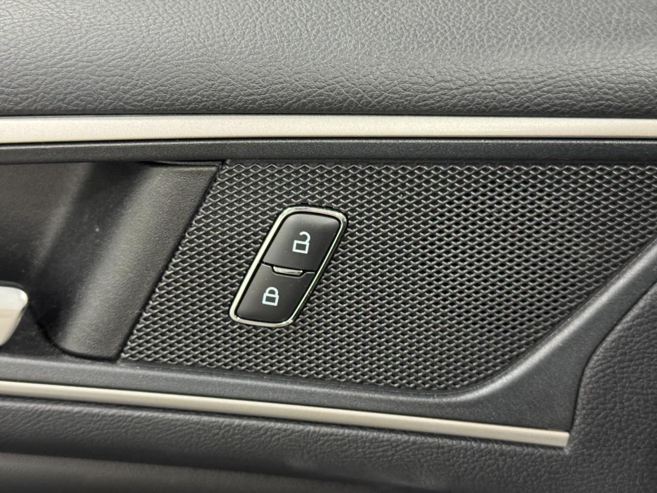 Ford Edge Vehicle Full-screen Gallery Image 22