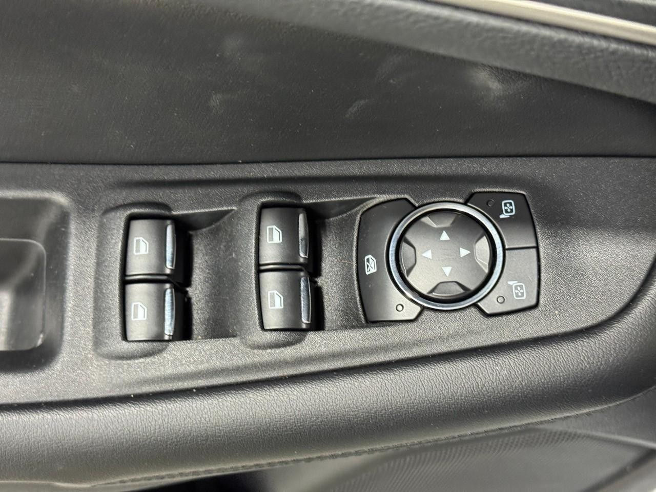 Ford Edge Vehicle Full-screen Gallery Image 23