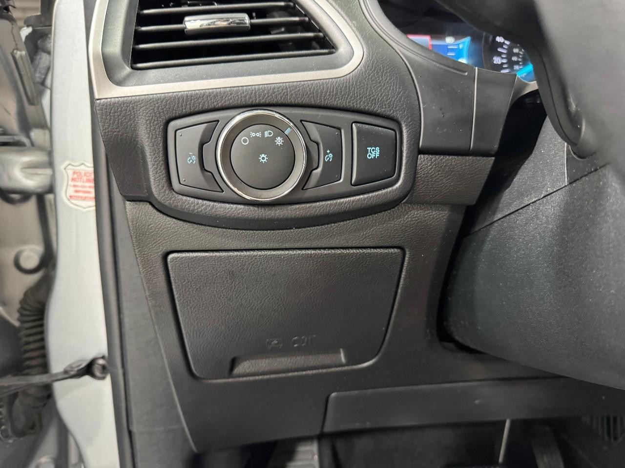 Ford Edge Vehicle Full-screen Gallery Image 27