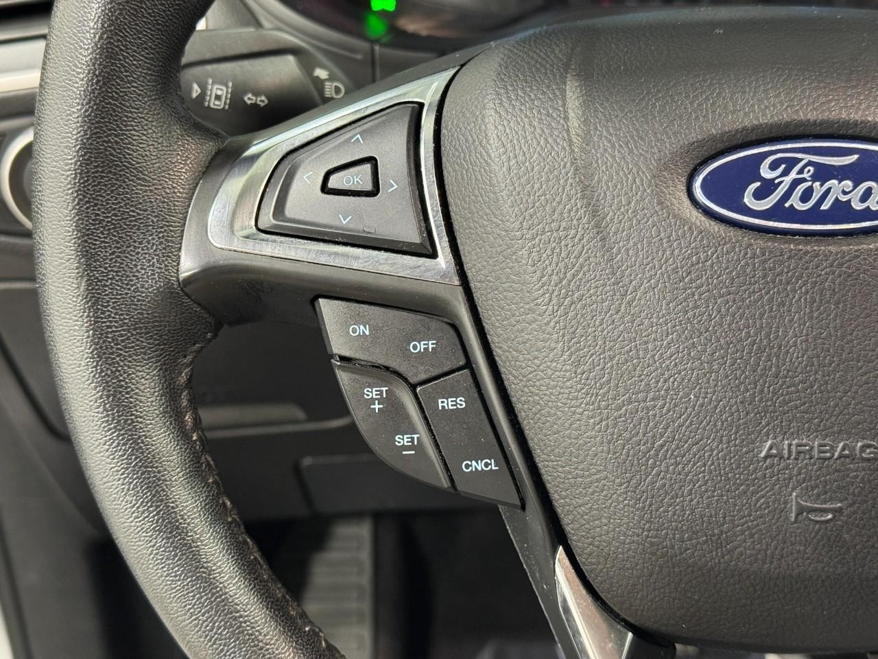 Ford Edge Vehicle Full-screen Gallery Image 28