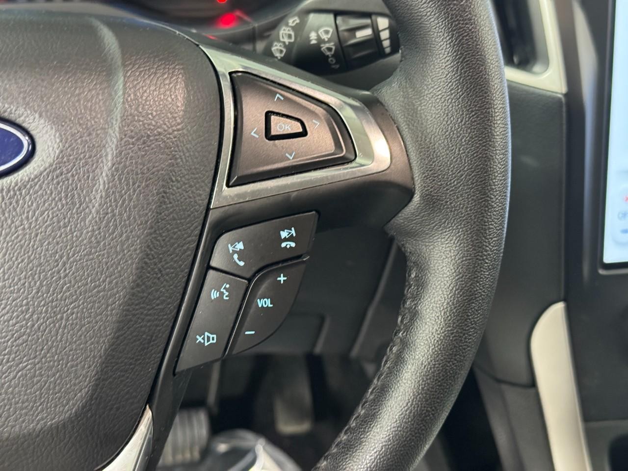 Ford Edge Vehicle Full-screen Gallery Image 29