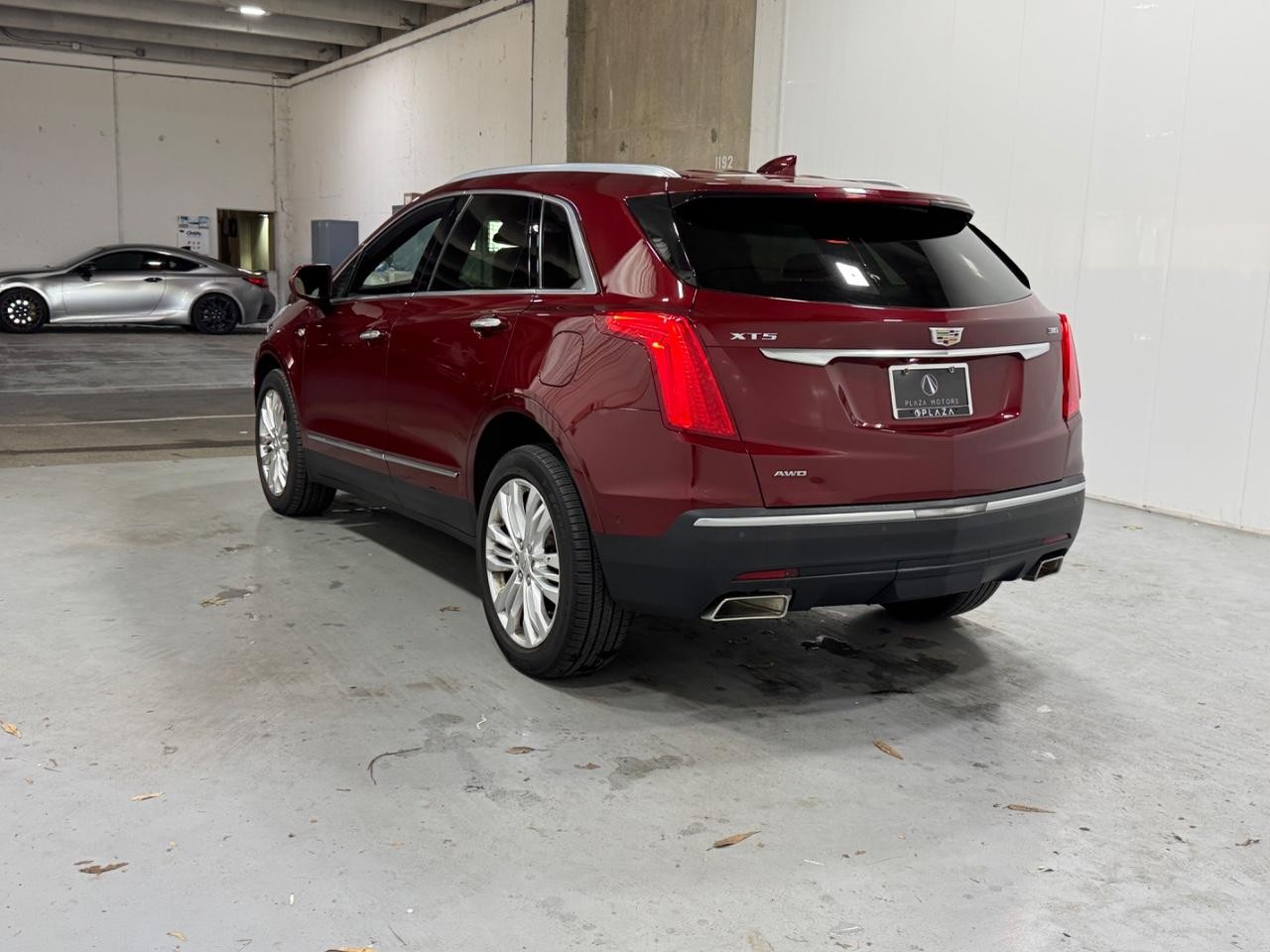 Cadillac XT5 Vehicle Full-screen Gallery Image 03