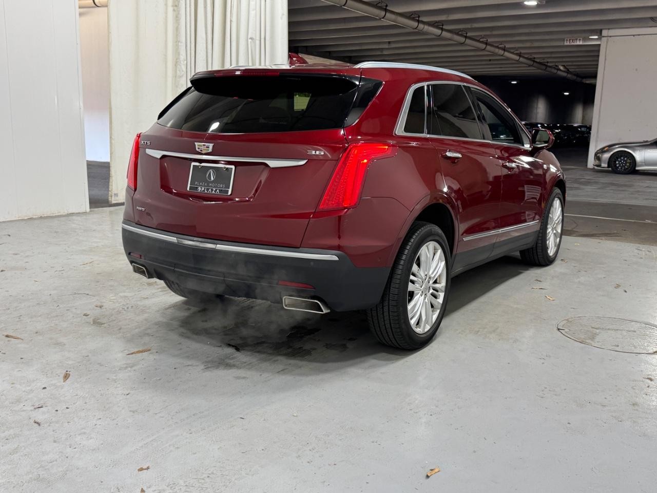 Cadillac XT5 Vehicle Full-screen Gallery Image 04