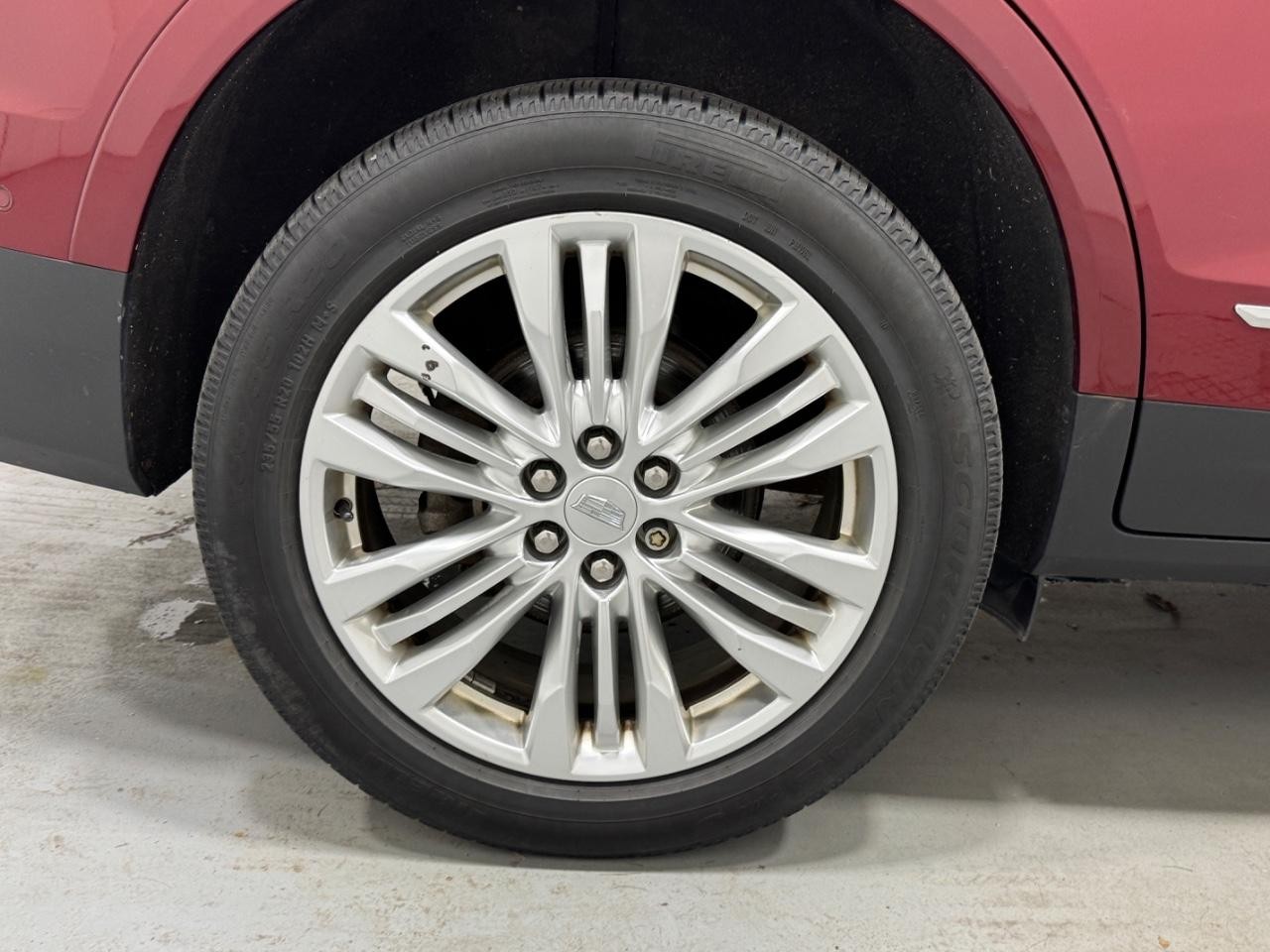 Cadillac XT5 Vehicle Full-screen Gallery Image 05