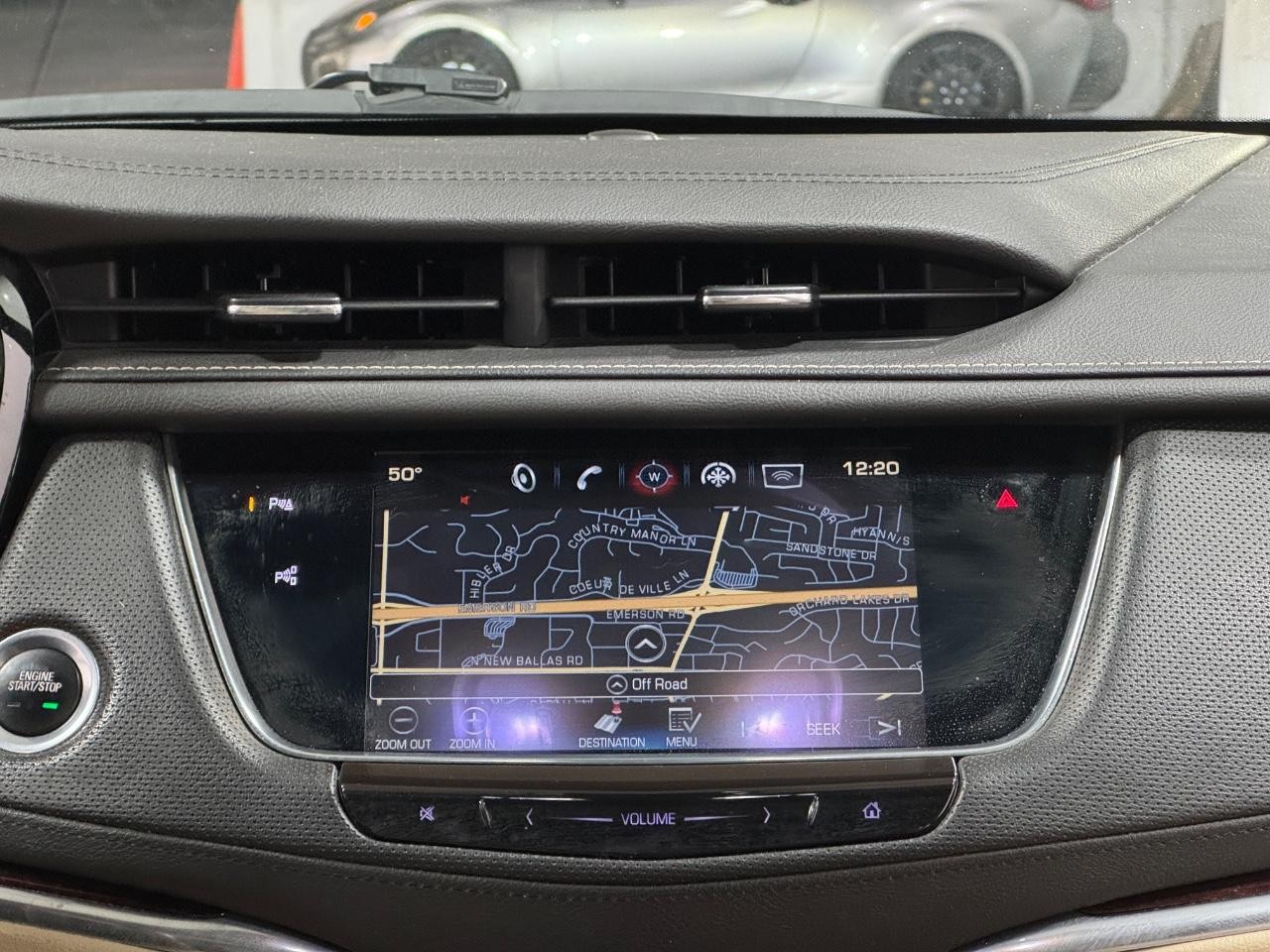 Cadillac XT5 Vehicle Full-screen Gallery Image 14