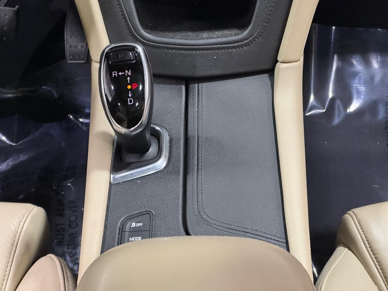 Cadillac XT5 Vehicle Full-screen Gallery Image 16