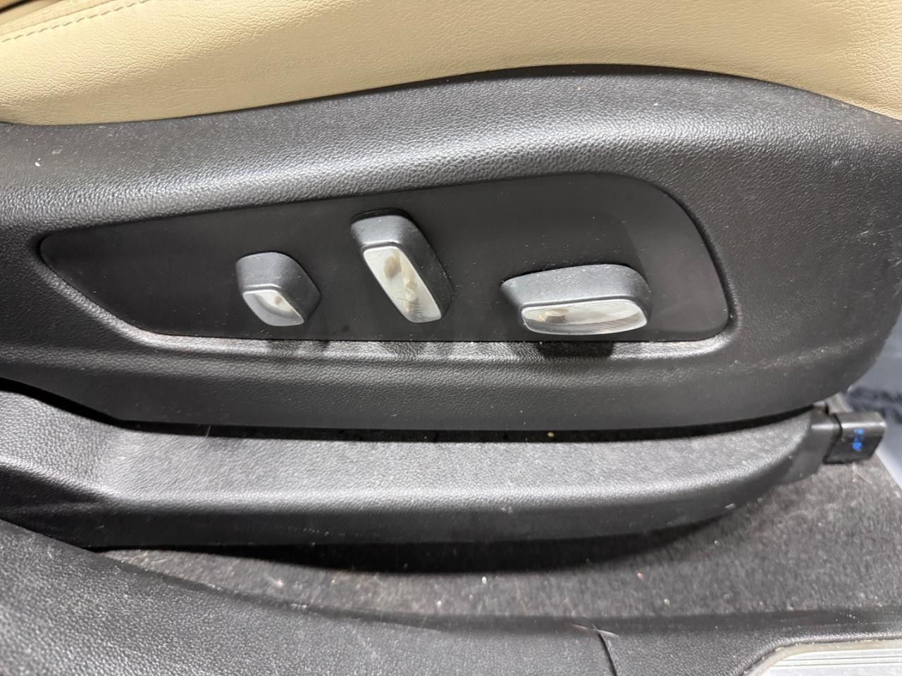 Cadillac XT5 Vehicle Full-screen Gallery Image 20