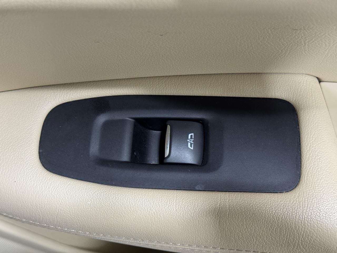 Cadillac XT5 Vehicle Full-screen Gallery Image 22