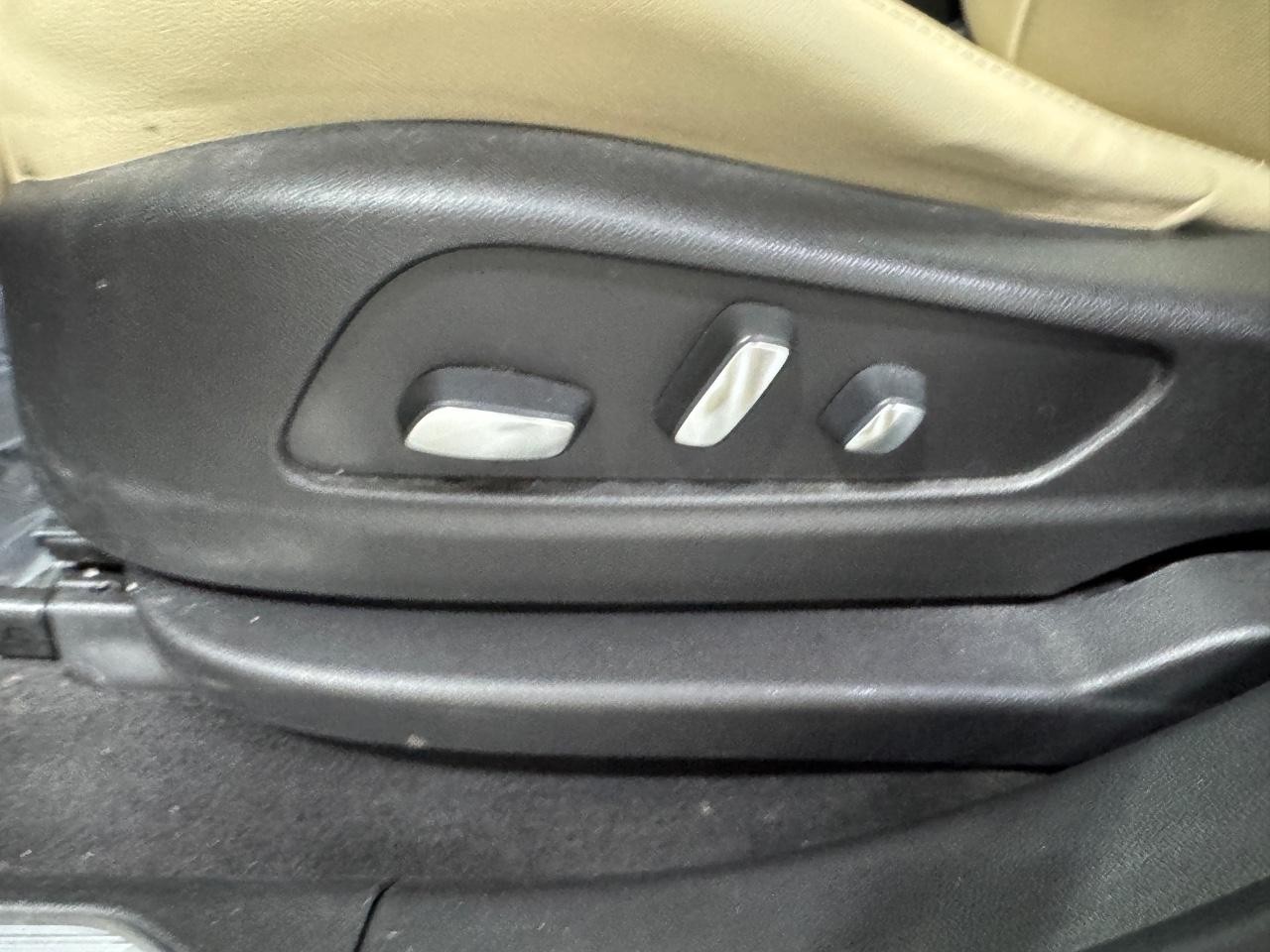 Cadillac XT5 Vehicle Full-screen Gallery Image 30