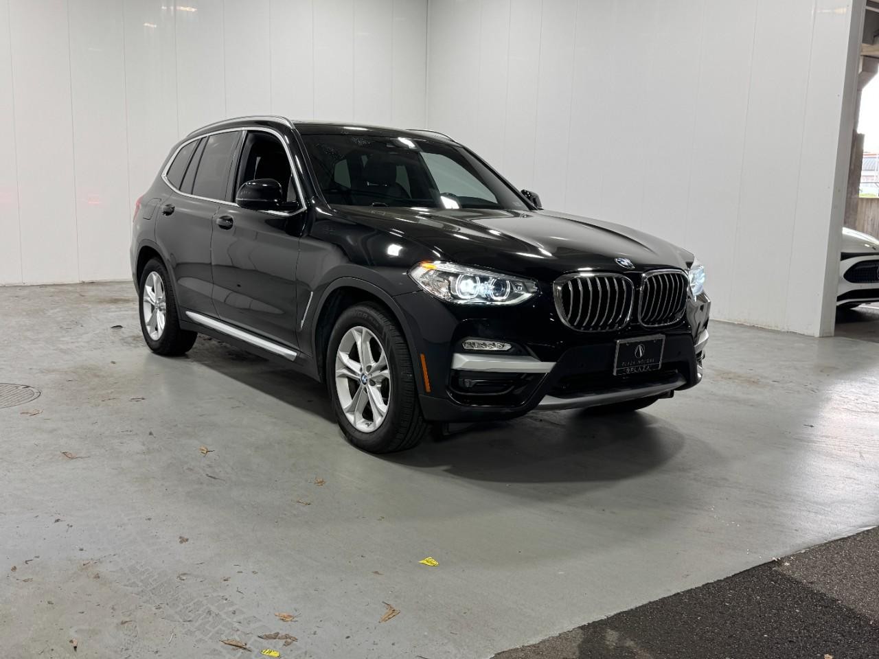 BMW X3 Vehicle Full-screen Gallery Image 6