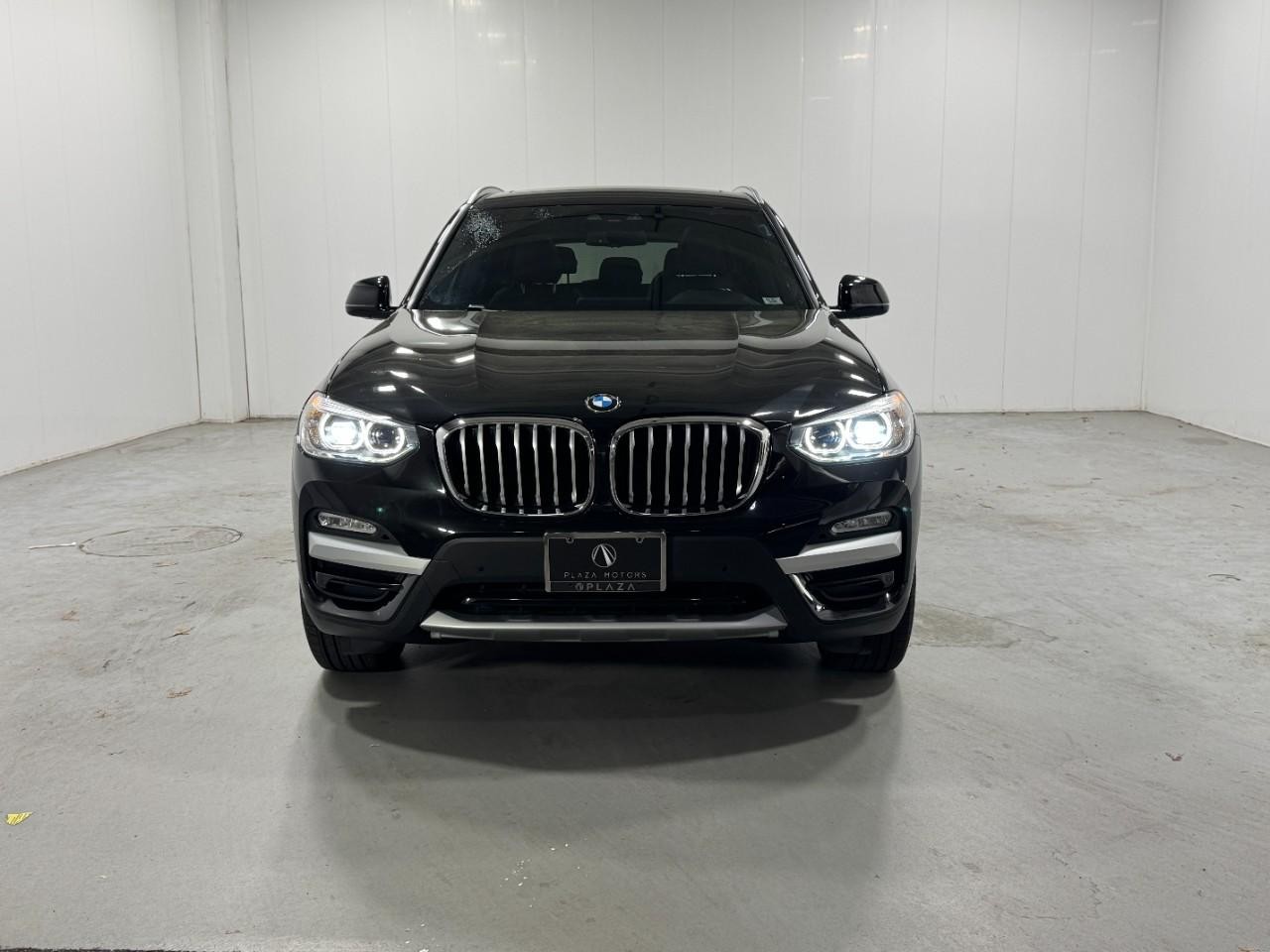 BMW X3 Vehicle Full-screen Gallery Image 7