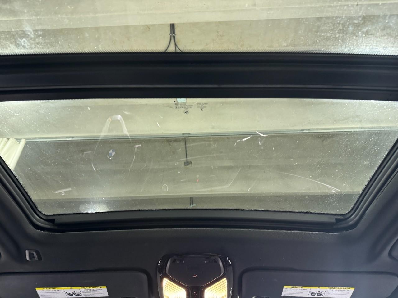 BMW X3 Vehicle Full-screen Gallery Image 12