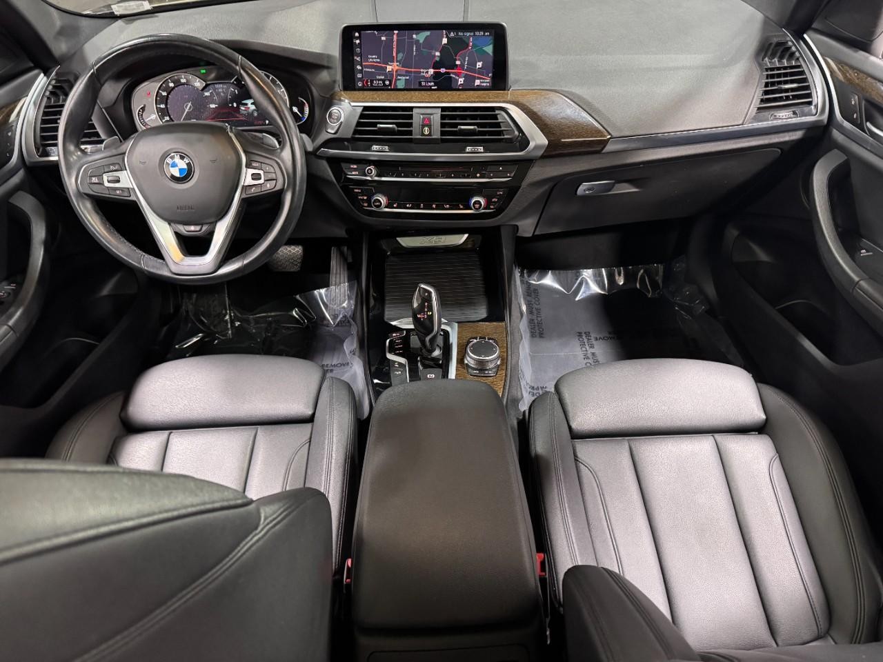 BMW X3 Vehicle Full-screen Gallery Image 13