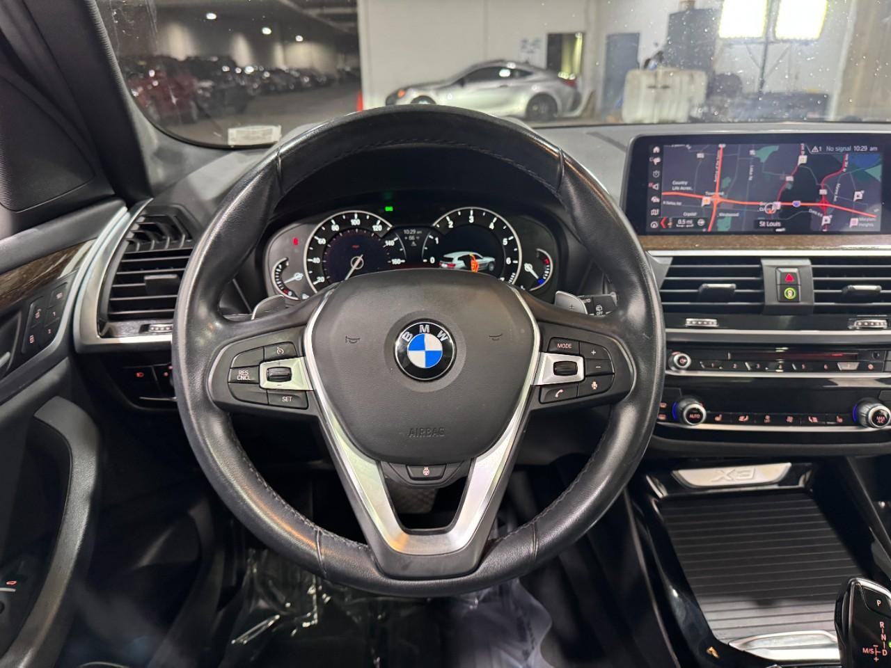 BMW X3 Vehicle Full-screen Gallery Image 14