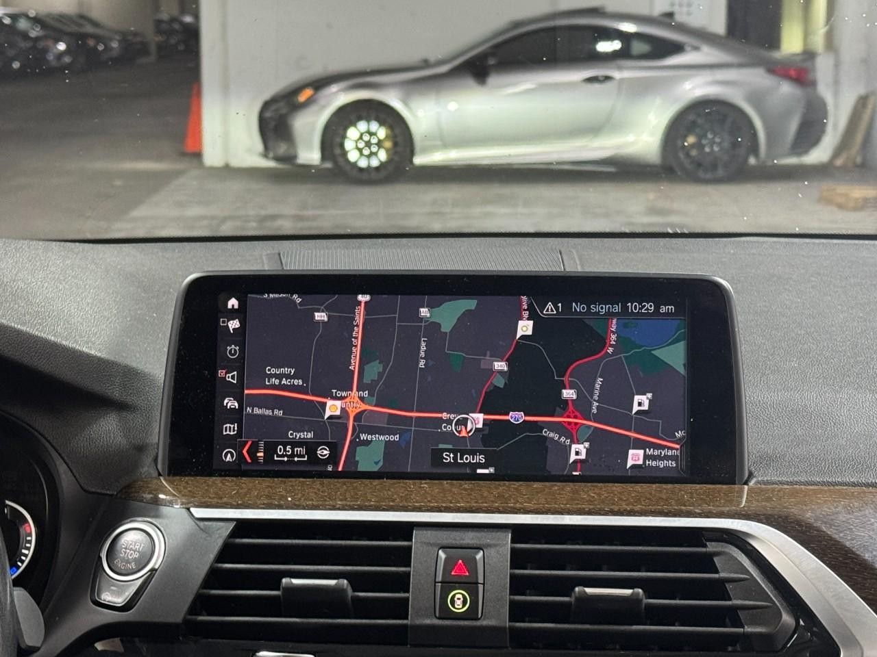 BMW X3 Vehicle Full-screen Gallery Image 15