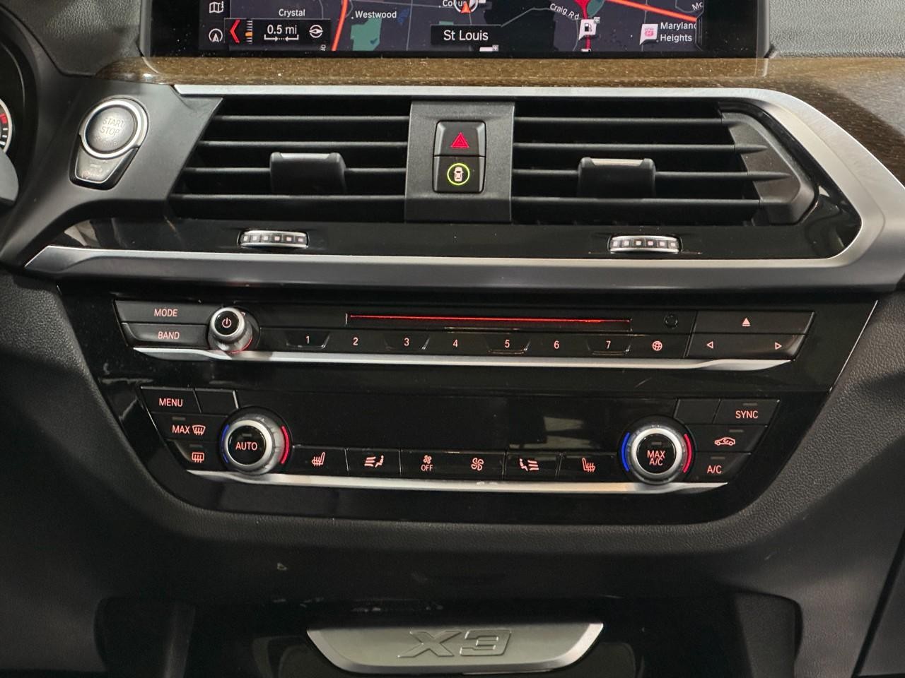 BMW X3 Vehicle Full-screen Gallery Image 16