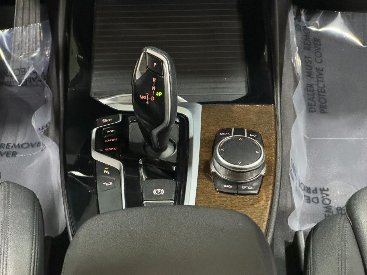 BMW X3 Vehicle Full-screen Gallery Image 17