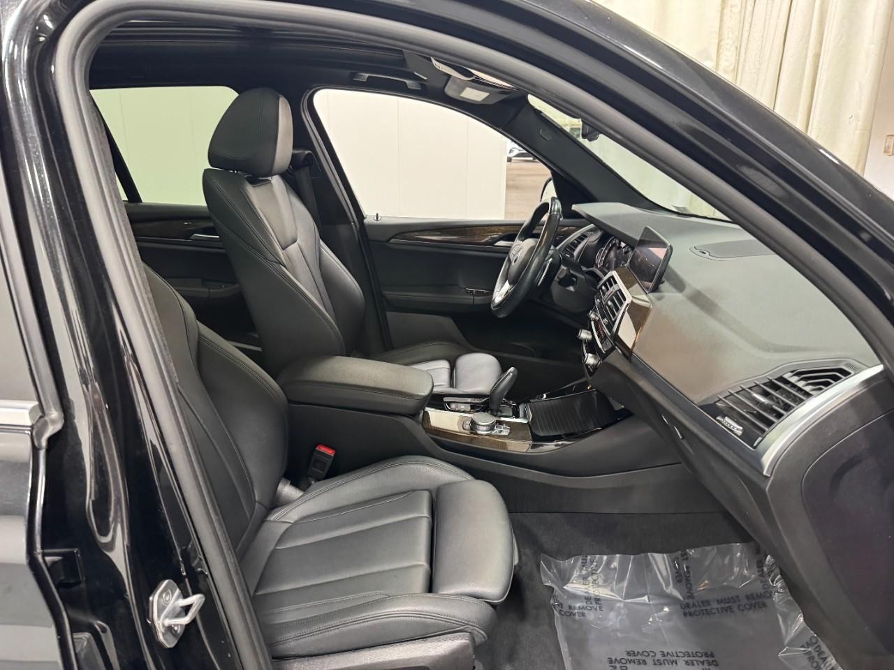 BMW X3 Vehicle Full-screen Gallery Image 19