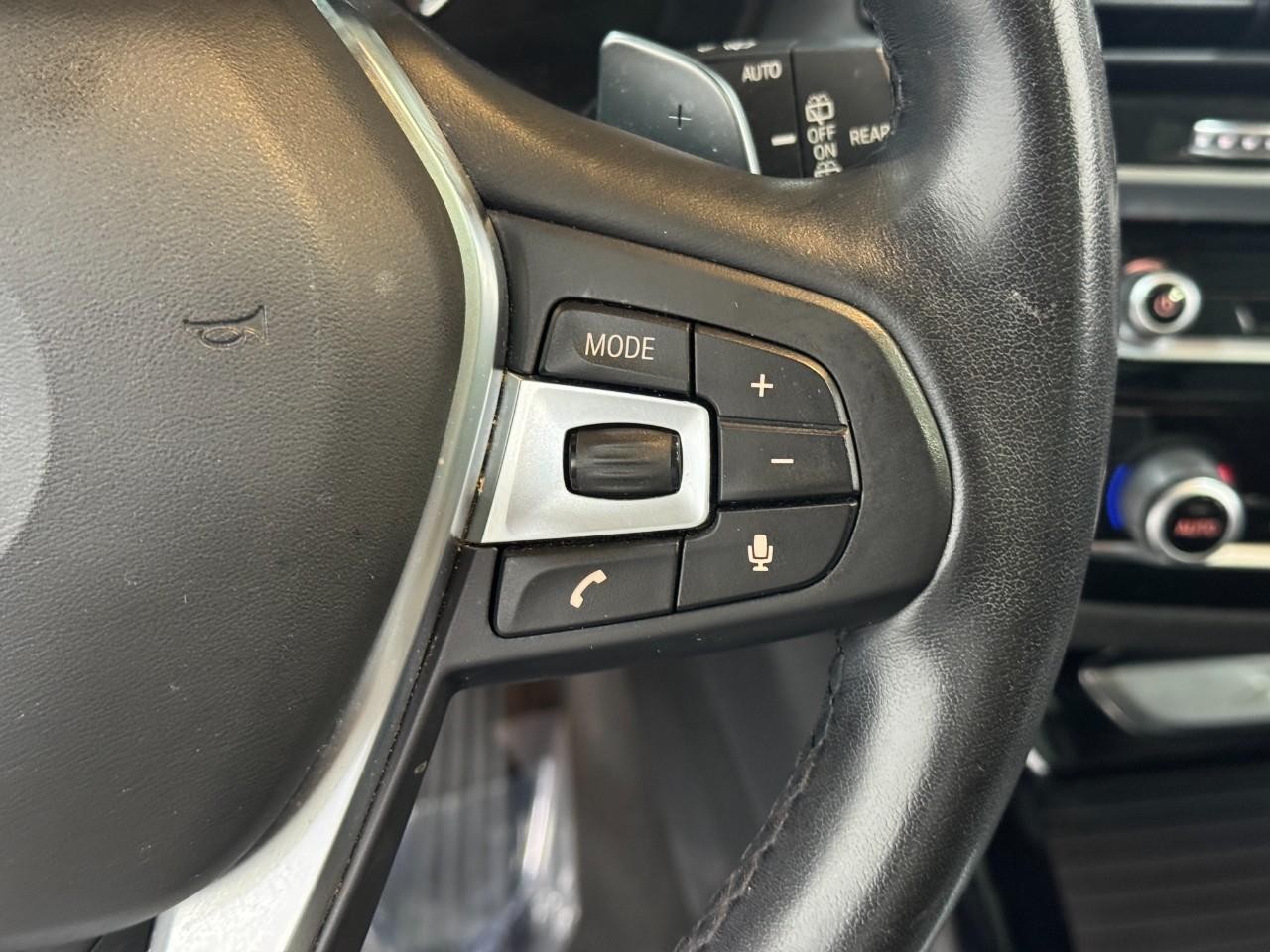 BMW X3 Vehicle Full-screen Gallery Image 31