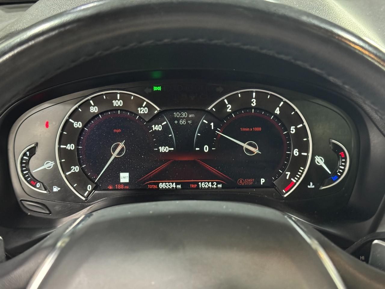 BMW X3 Vehicle Full-screen Gallery Image 33