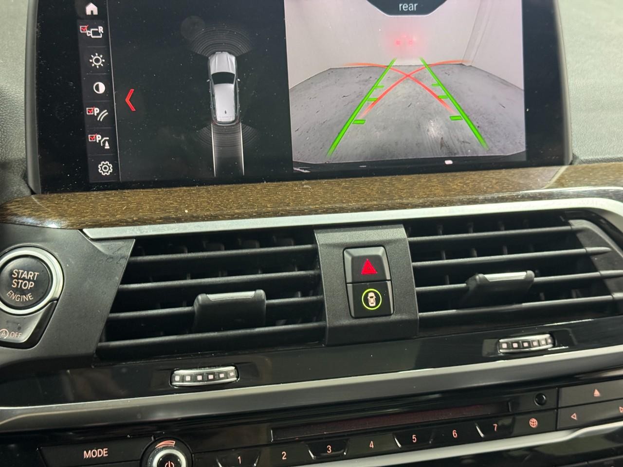 BMW X3 Vehicle Full-screen Gallery Image 34