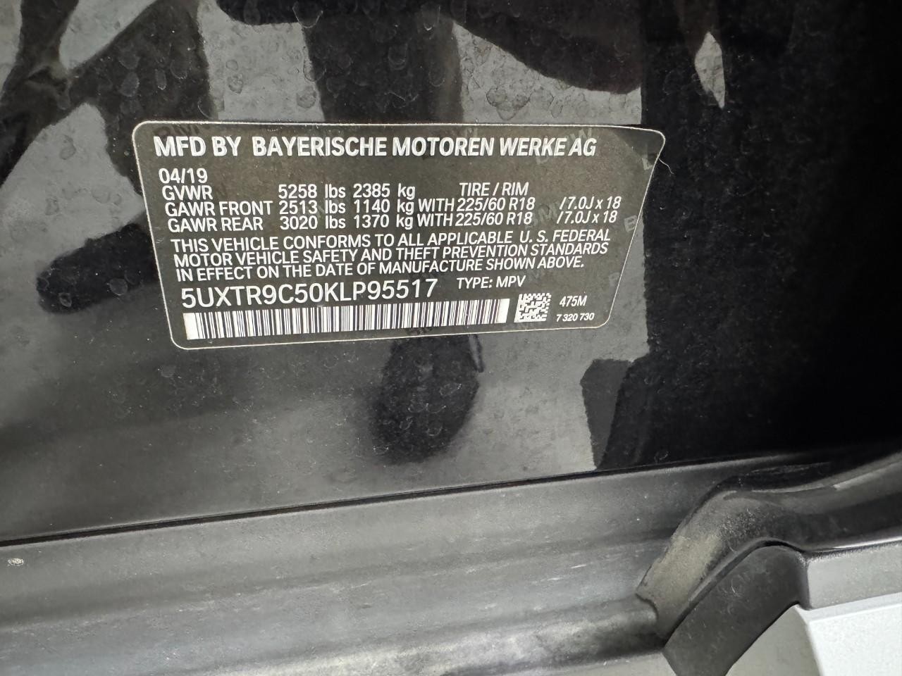 BMW X3 Vehicle Full-screen Gallery Image 35