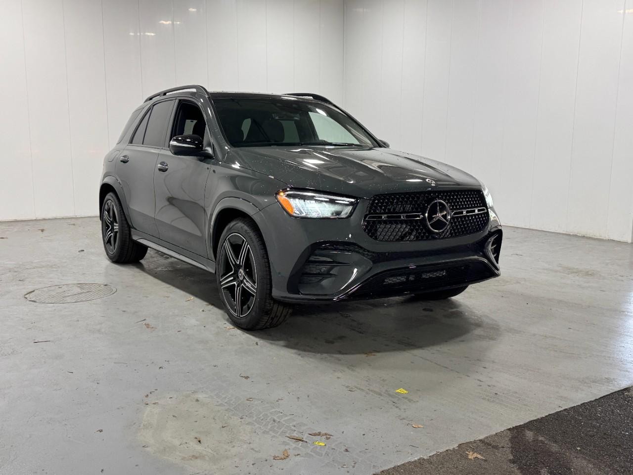 Mercedes-Benz GLE Vehicle Full-screen Gallery Image 6