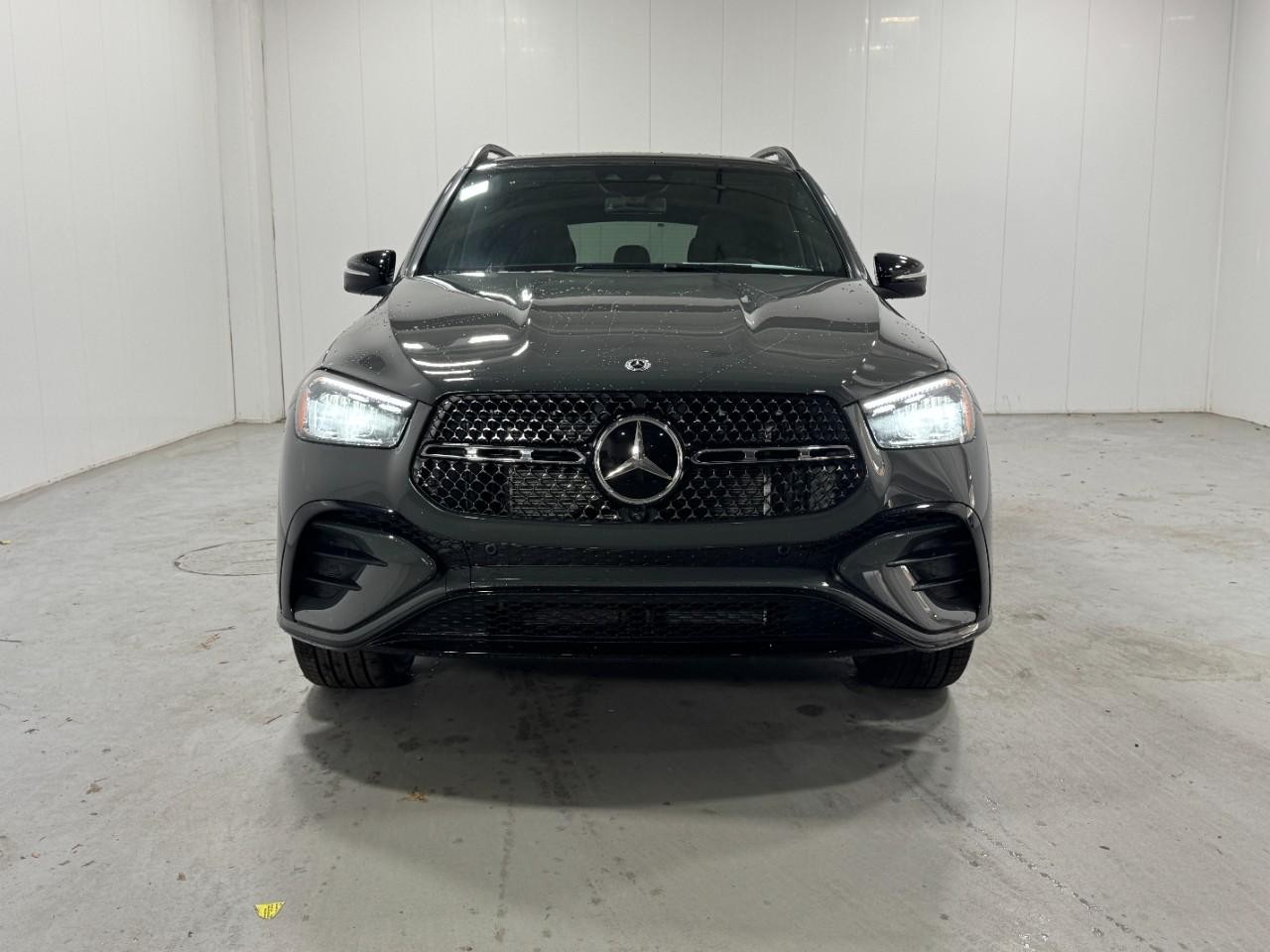 Mercedes-Benz GLE Vehicle Full-screen Gallery Image 7