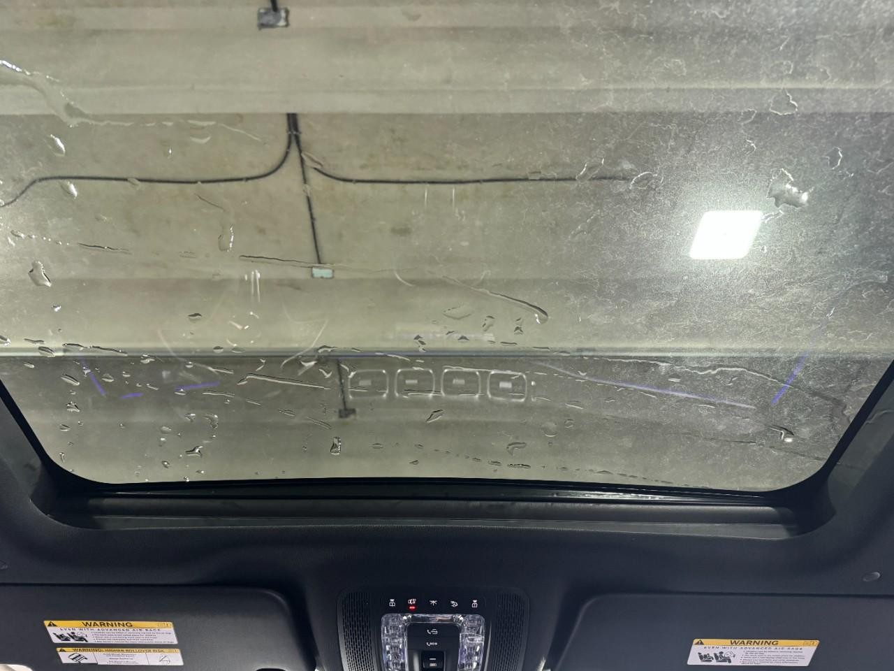 Mercedes-Benz GLE Vehicle Full-screen Gallery Image 11