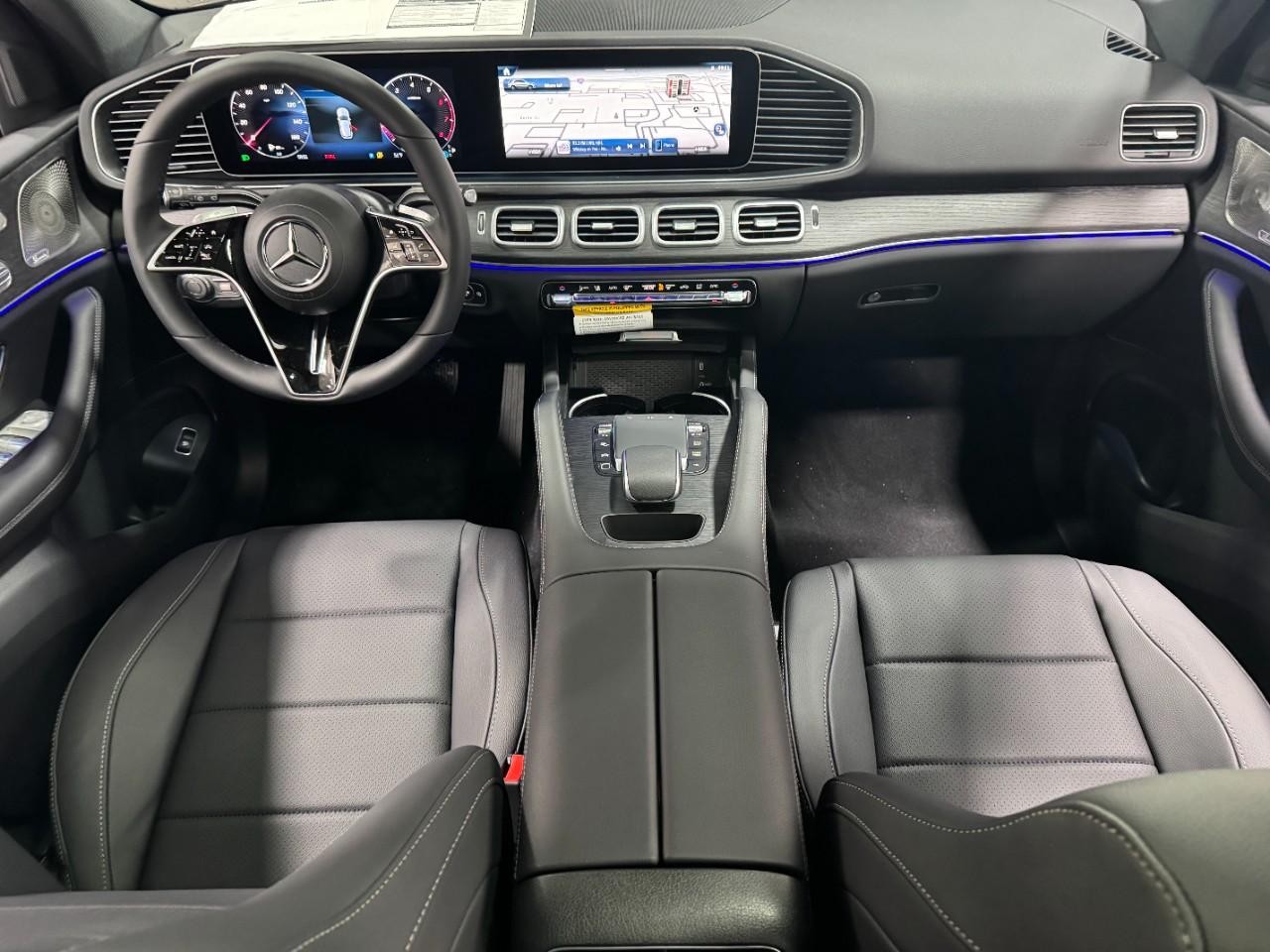 Mercedes-Benz GLE Vehicle Full-screen Gallery Image 12