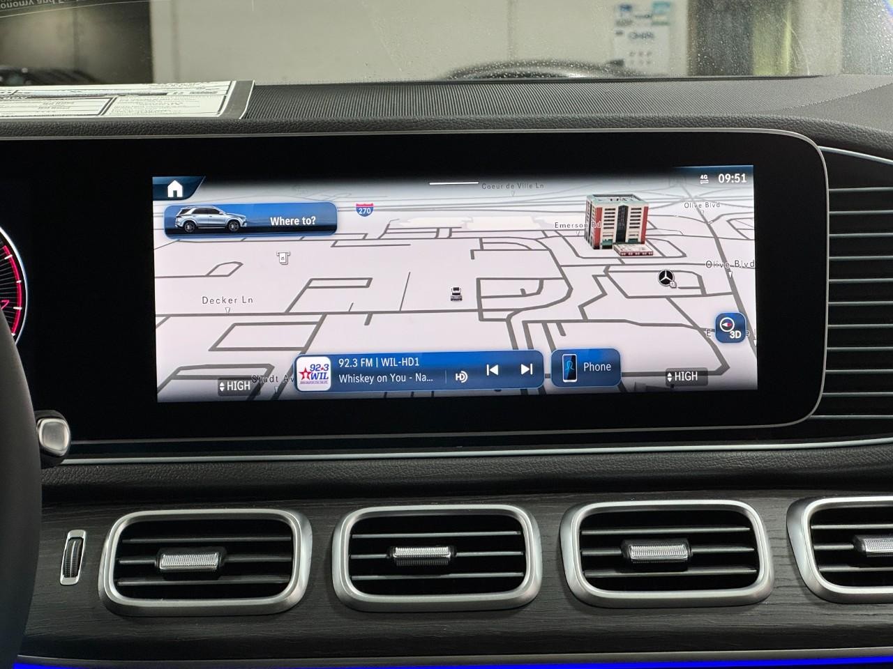 Mercedes-Benz GLE Vehicle Full-screen Gallery Image 14