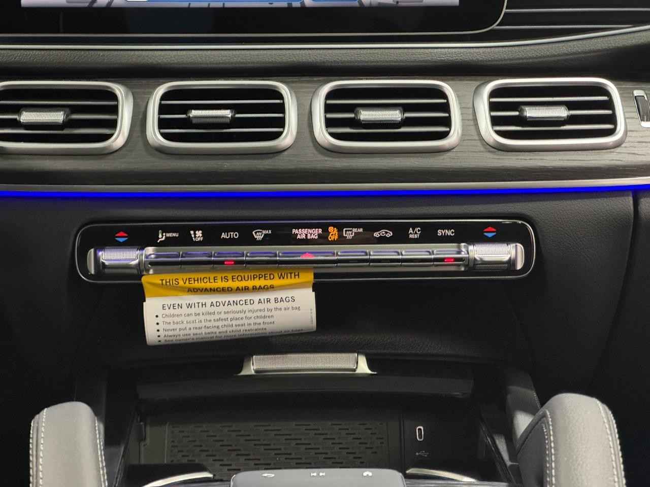 Mercedes-Benz GLE Vehicle Full-screen Gallery Image 15