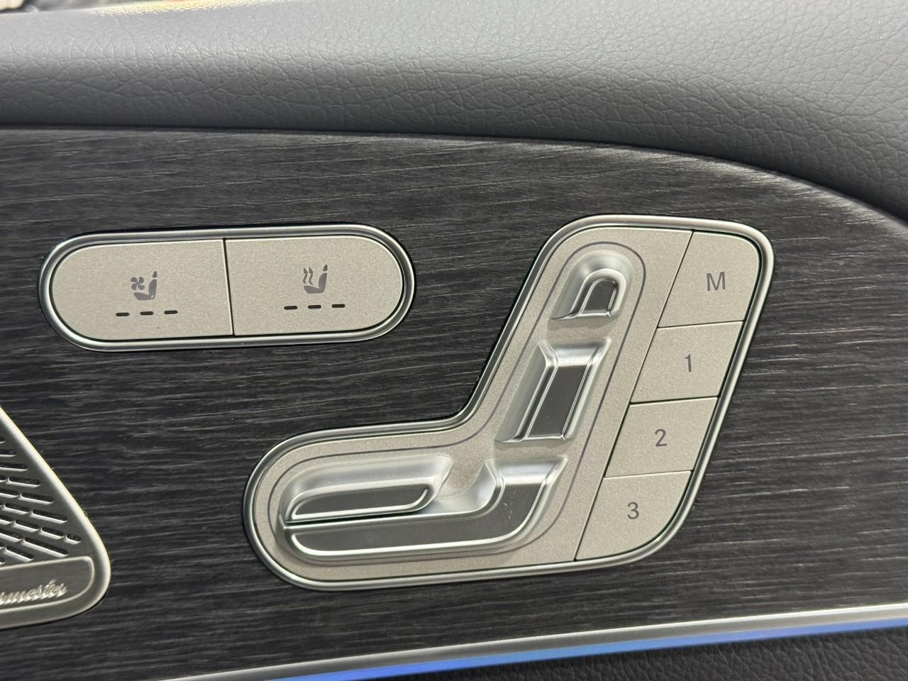 Mercedes-Benz GLE Vehicle Full-screen Gallery Image 21