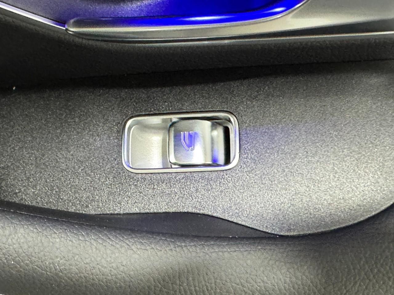 Mercedes-Benz GLE Vehicle Full-screen Gallery Image 23