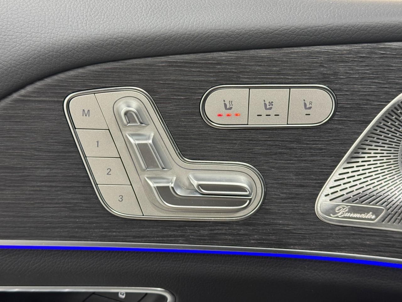 Mercedes-Benz GLE Vehicle Full-screen Gallery Image 25