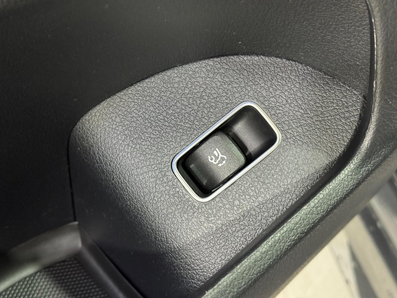 Mercedes-Benz GLE Vehicle Full-screen Gallery Image 28