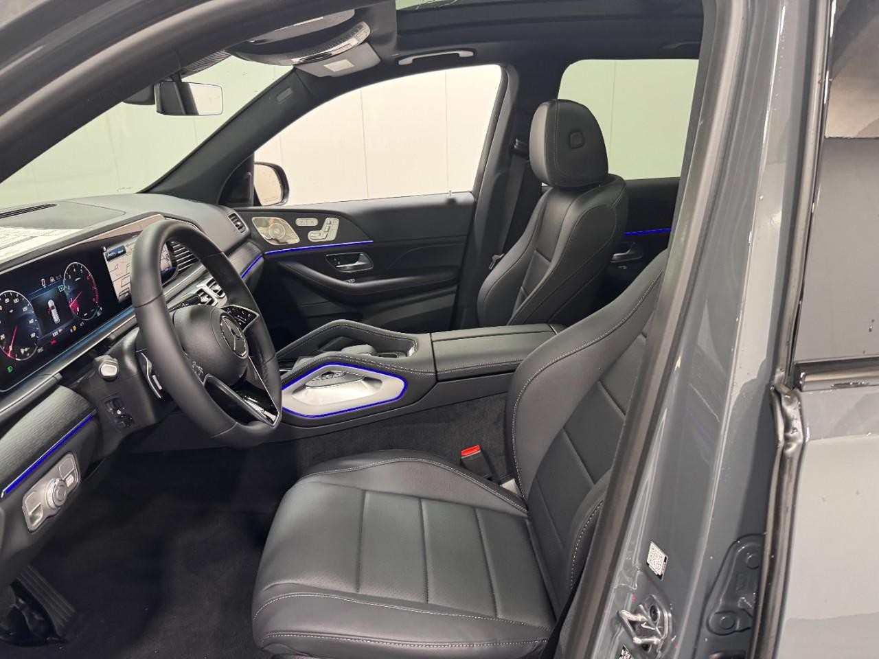 Mercedes-Benz GLE Vehicle Full-screen Gallery Image 29