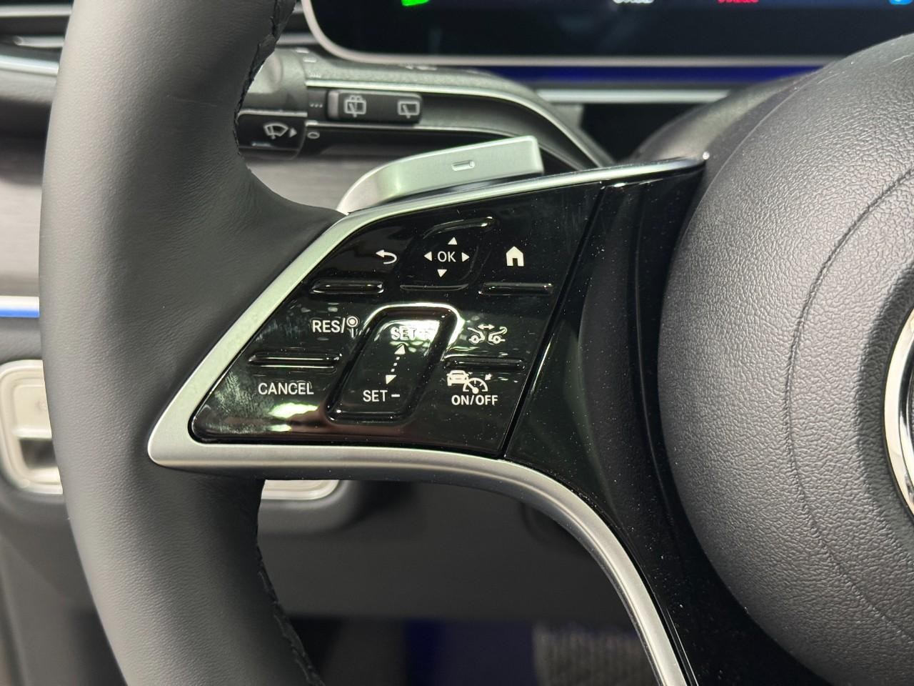 Mercedes-Benz GLE Vehicle Full-screen Gallery Image 33