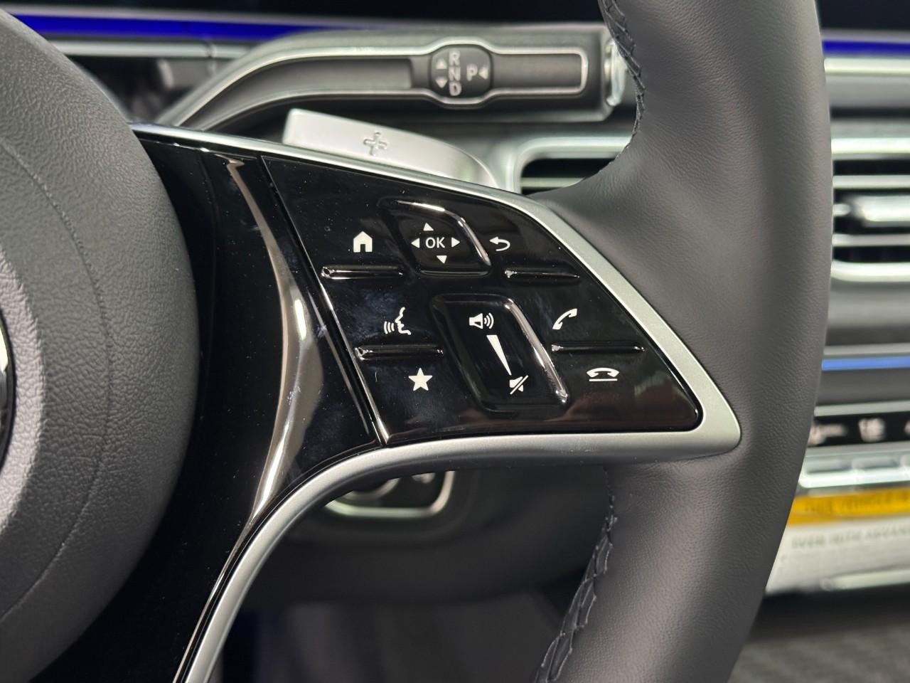 Mercedes-Benz GLE Vehicle Full-screen Gallery Image 34