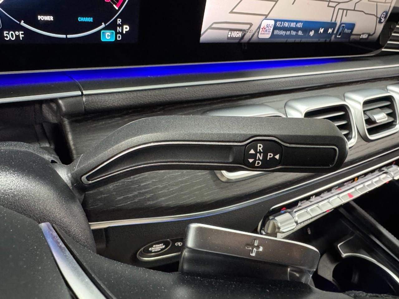 Mercedes-Benz GLE Vehicle Full-screen Gallery Image 36