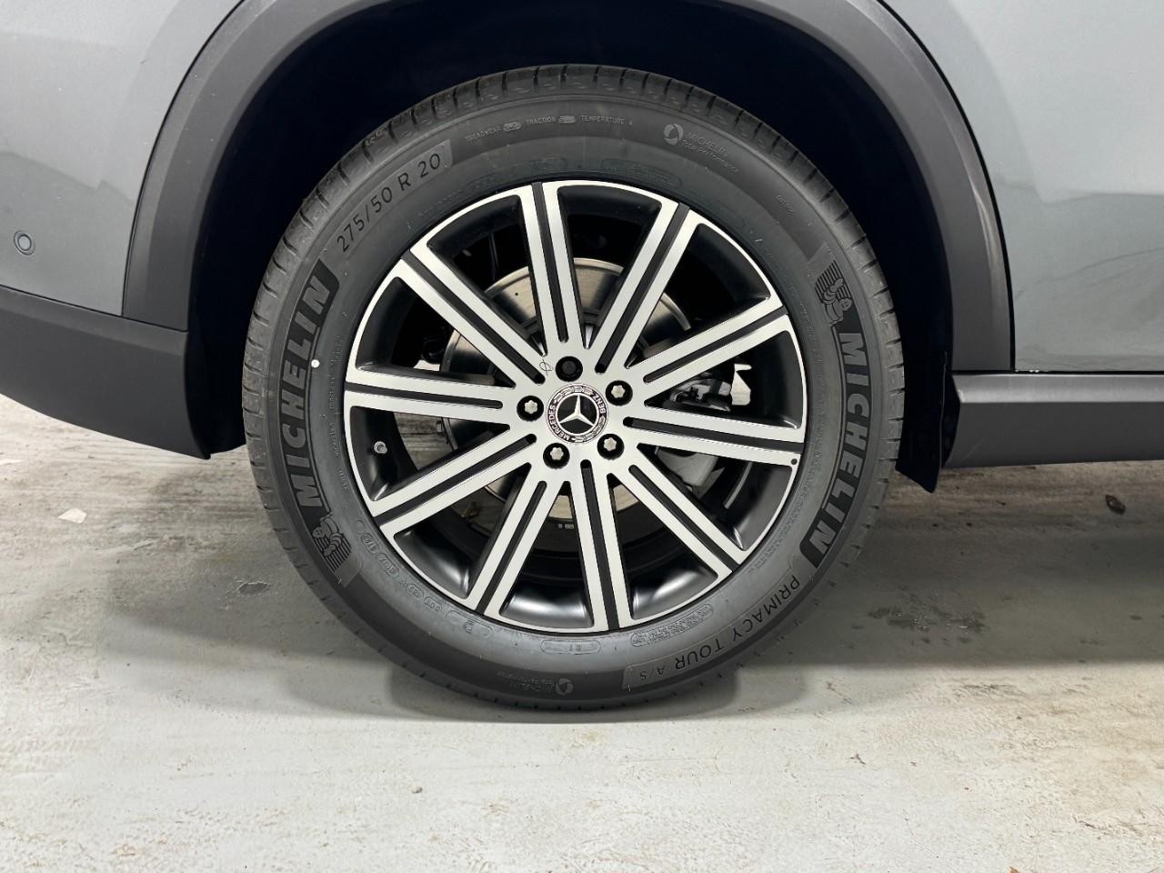 Mercedes-Benz GLE Vehicle Full-screen Gallery Image 5