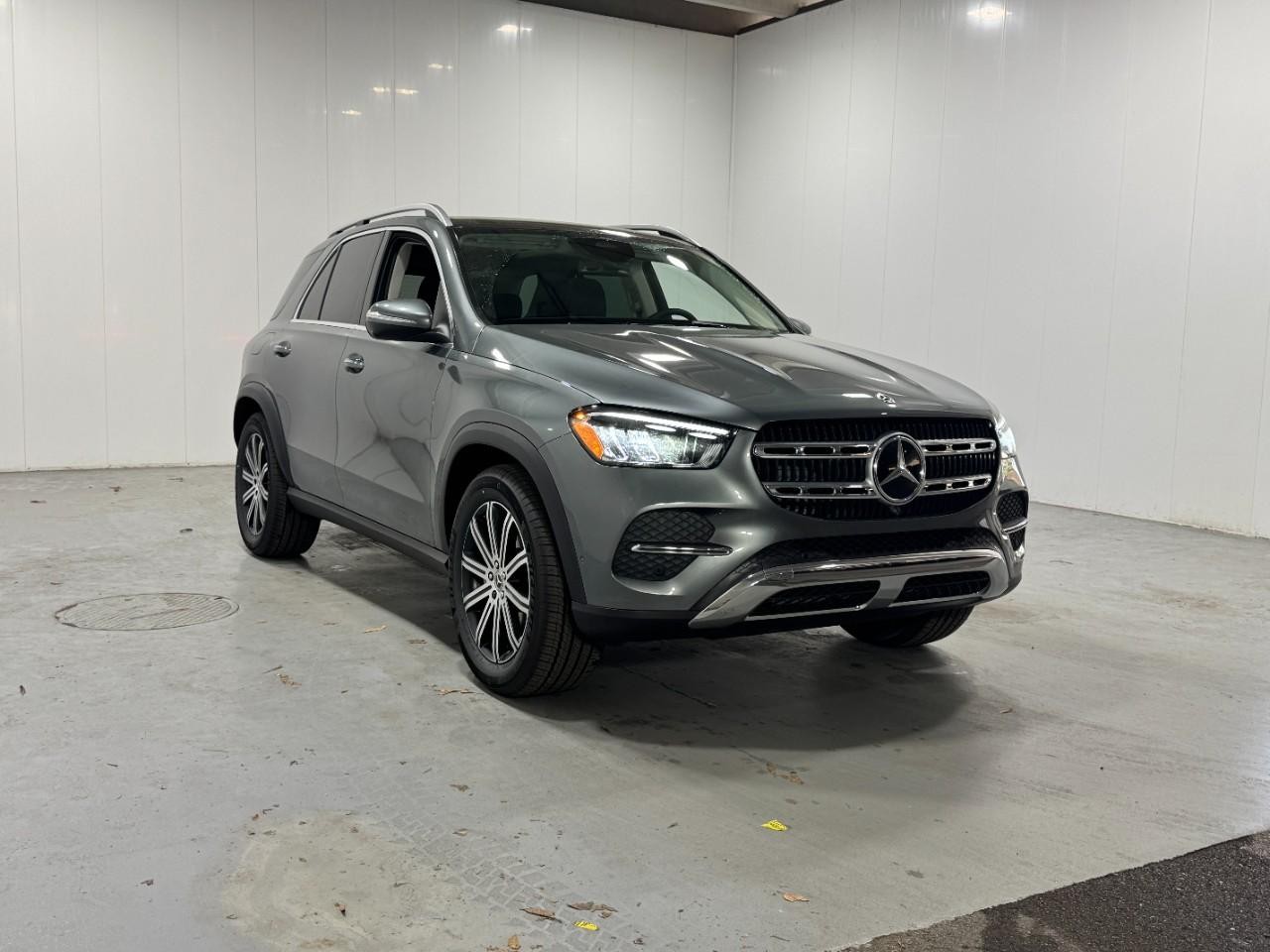 Mercedes-Benz GLE Vehicle Full-screen Gallery Image 6