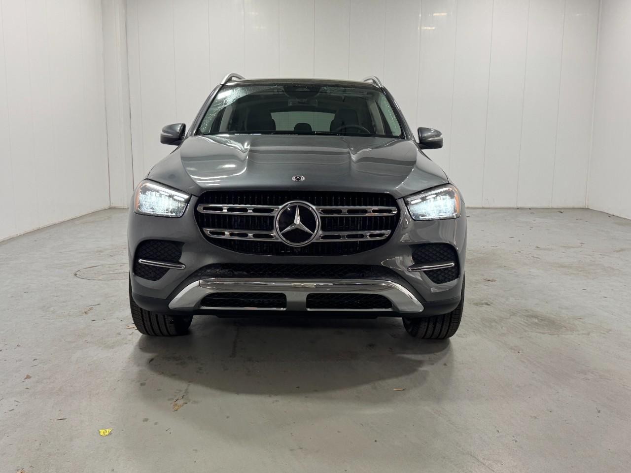 Mercedes-Benz GLE Vehicle Full-screen Gallery Image 7