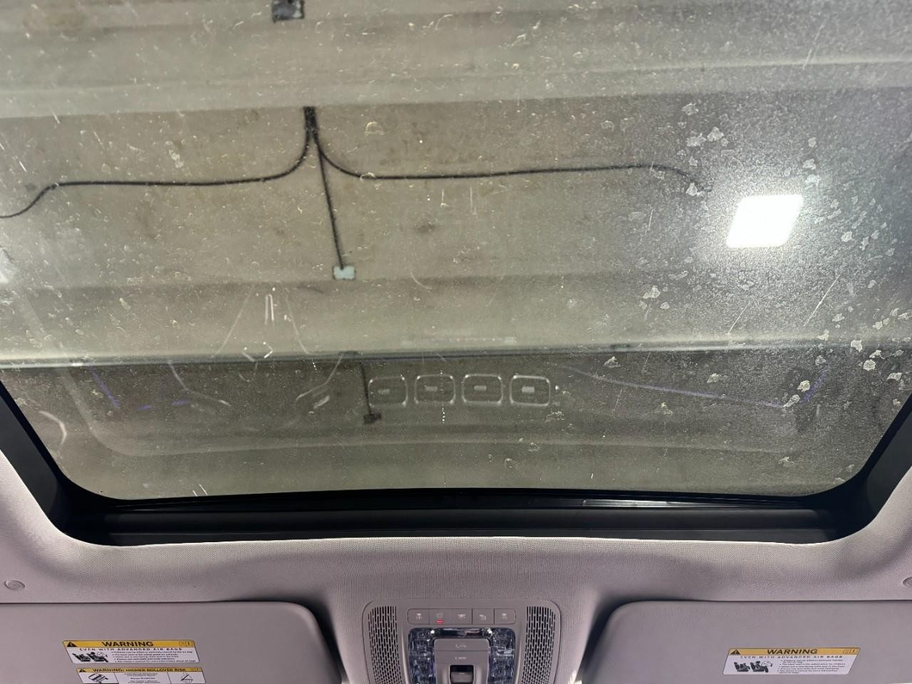 Mercedes-Benz GLE Vehicle Full-screen Gallery Image 11