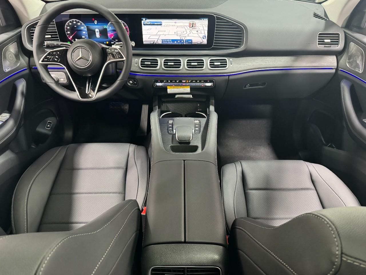 Mercedes-Benz GLE Vehicle Full-screen Gallery Image 12